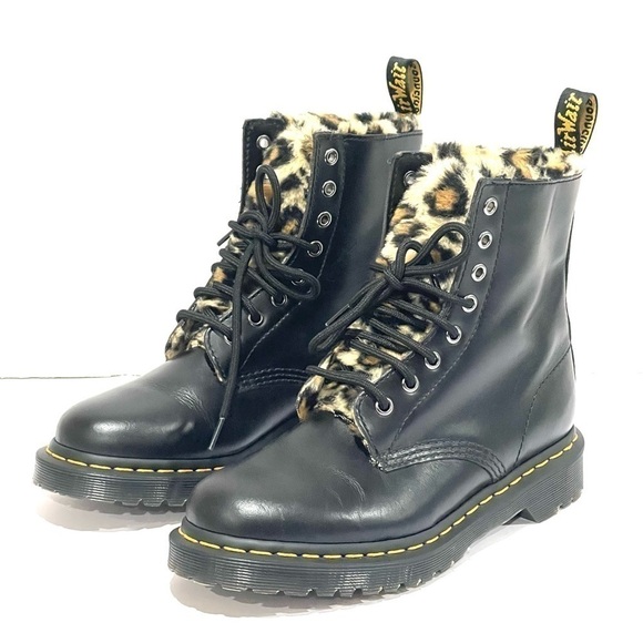 DR. MARTENS WOMEN’S 1460 SERENA LEOPARD FAUX FUR LINED BOOTS - BLACK SZ- 7 .US - Picture 3 of 11